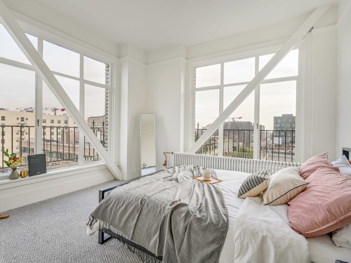 Corner room at Starcity, with two windows and bed facing outwards